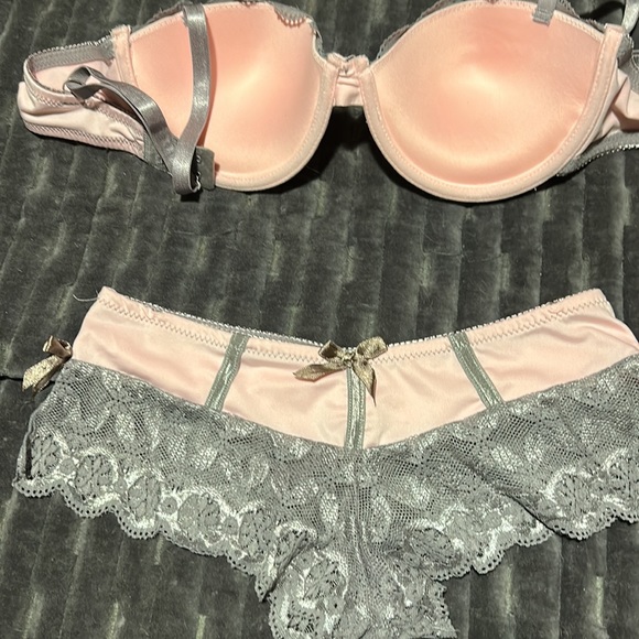 Stunning set of intimate under garments. - Picture 3 of 3